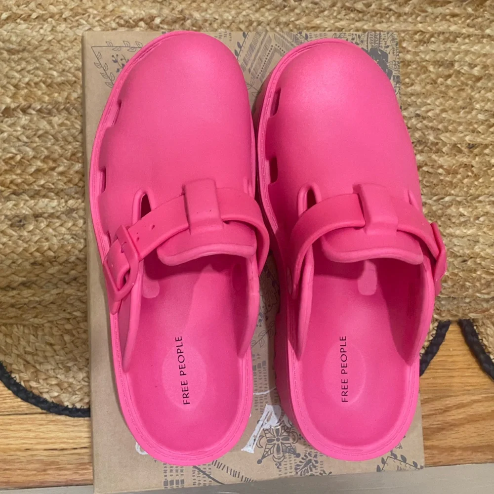 Free People Karlie Buckle Clogs in Pink Sz 6/37 - Picture 2 of 6